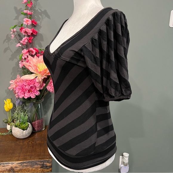 Eyeshadow Striped T-Shirt - Picture 6 of 12